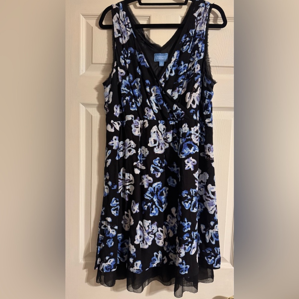 Vera Wang Sleeveless flouncy dress